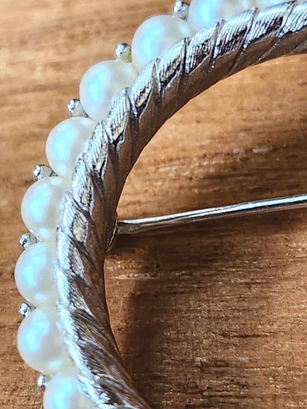 Vtg Trifari Crown Faux Pearls Silver Tone Round Wreath Brooch Pin Signed 1.5” - Picture 8 of 14